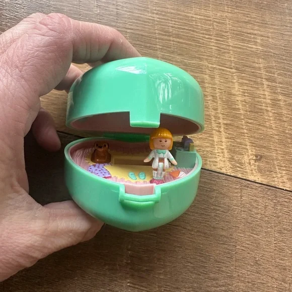 Vintage Bedtime Heart-Shaped Dollhouse Polly Pocket - Picture 12 of 12